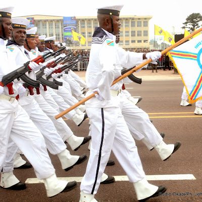 Défilé militaire du 30 juin sur le boulevard Triomphal