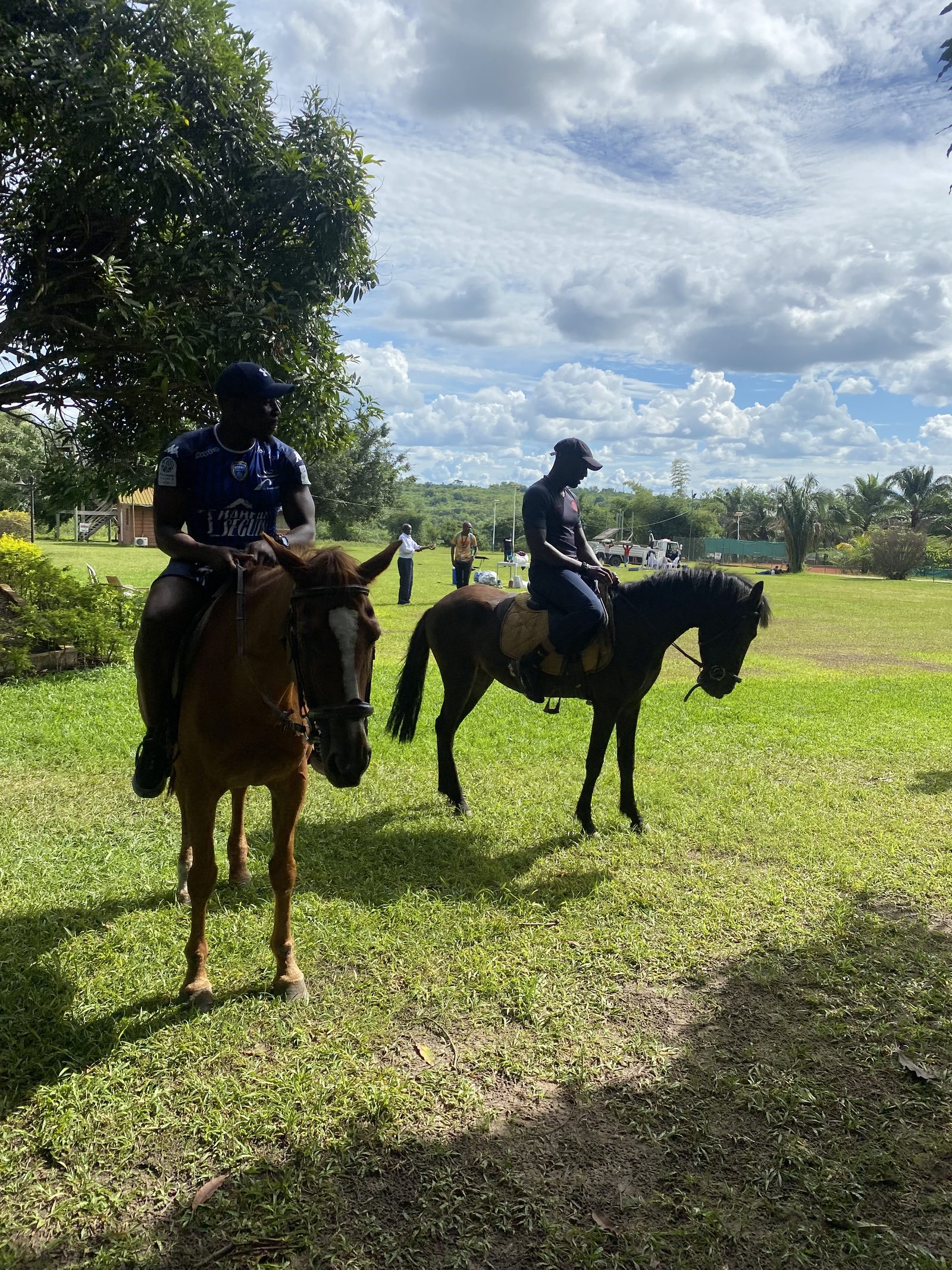Balade à cheval avec l'équipe Nzela