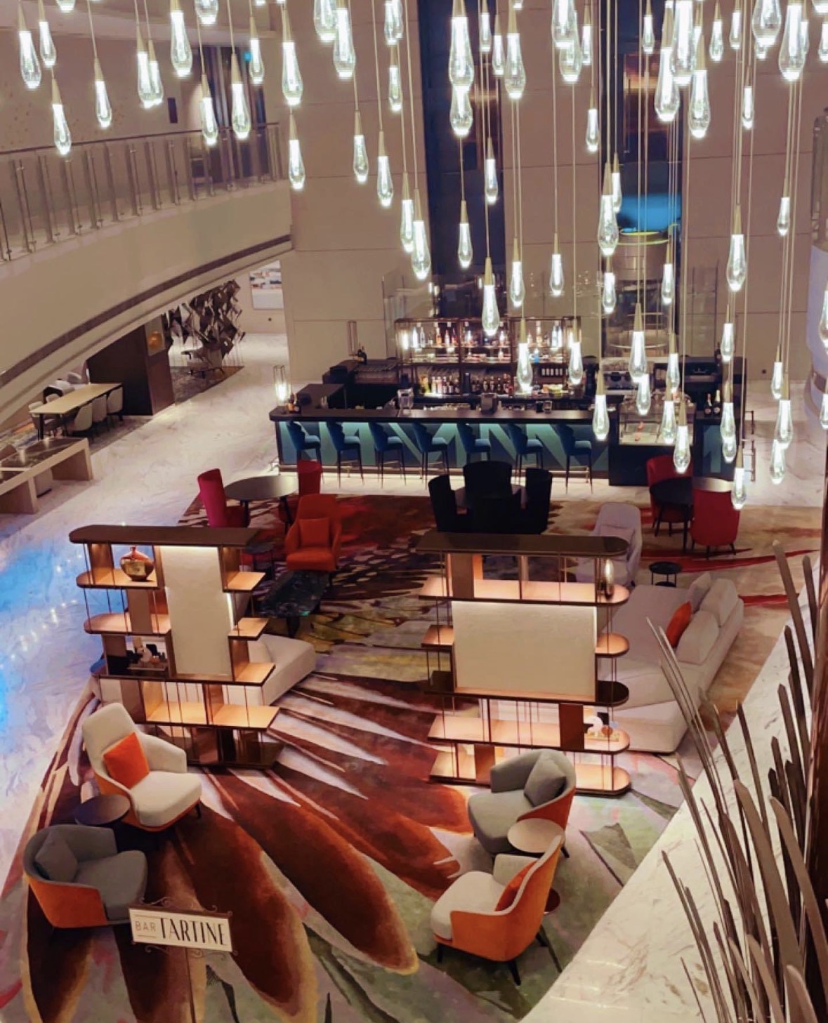 Le lobby et le bar Tartine du Hilton Kinshasa