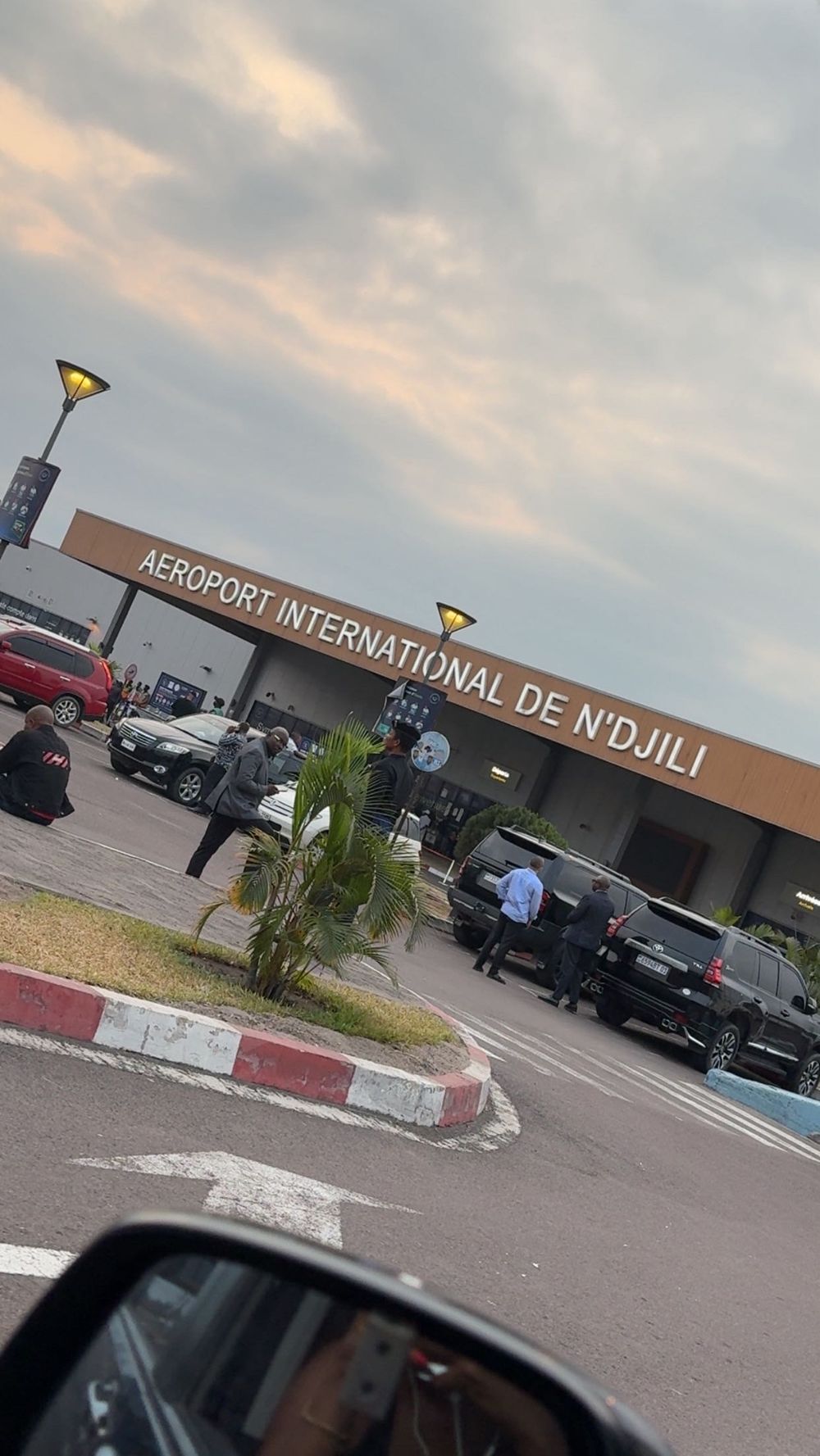 L'aéroport international de N'Djili — © Nzela