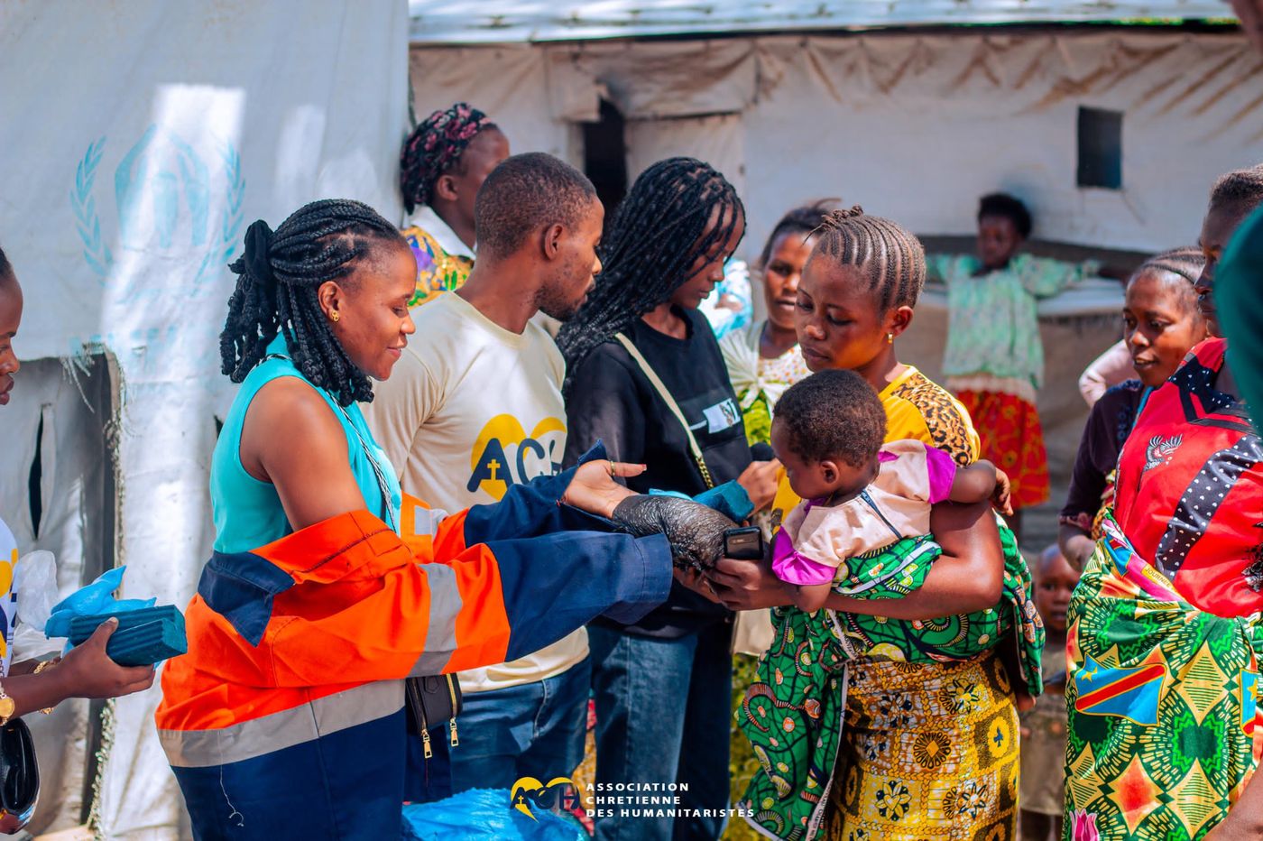 Distribution humanitaire avec l'Association Chrétienne des Humanitaristes